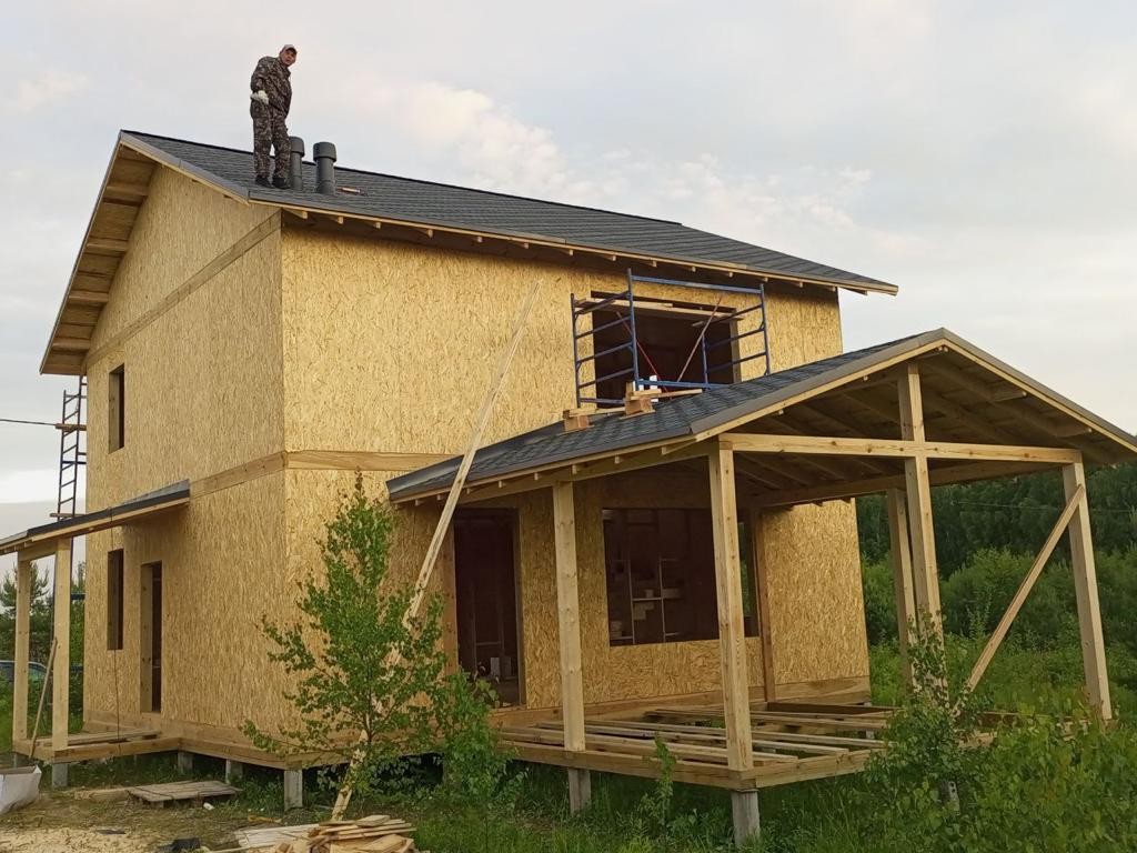 Продолжаем работы по возведению дома под крышу из СИП-панелей собственного производства по типовому проекту "Хризоколла" в поселке Шумилово